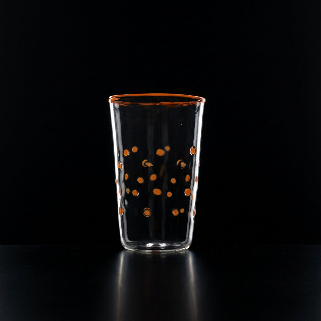 Wasserglas Dots in Farbe Orange auf schwarzem Hintergrund #farbe_Orange