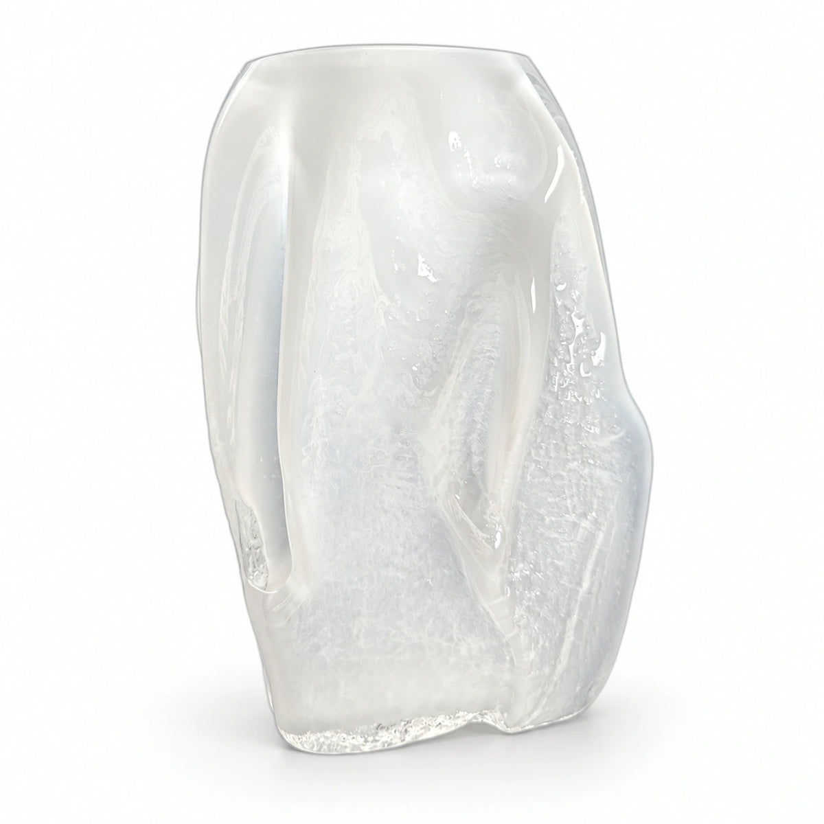 Wood Vase – Opaline White, Medium – Produktansicht auf weißem Hintergrund