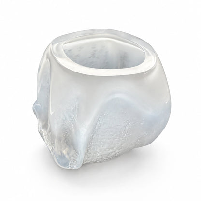 Wood Vase – Opaline White, Medium – Ansicht von schräg oben auf weißem Hintergrund
