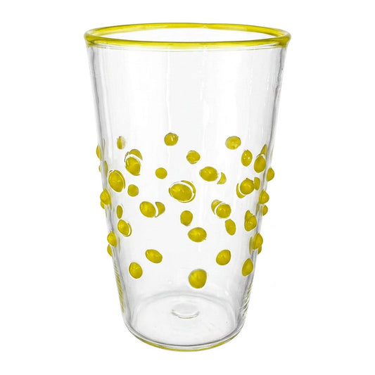 Wasserglas Dots in Farbe Gelb auf weißem Hintergrund