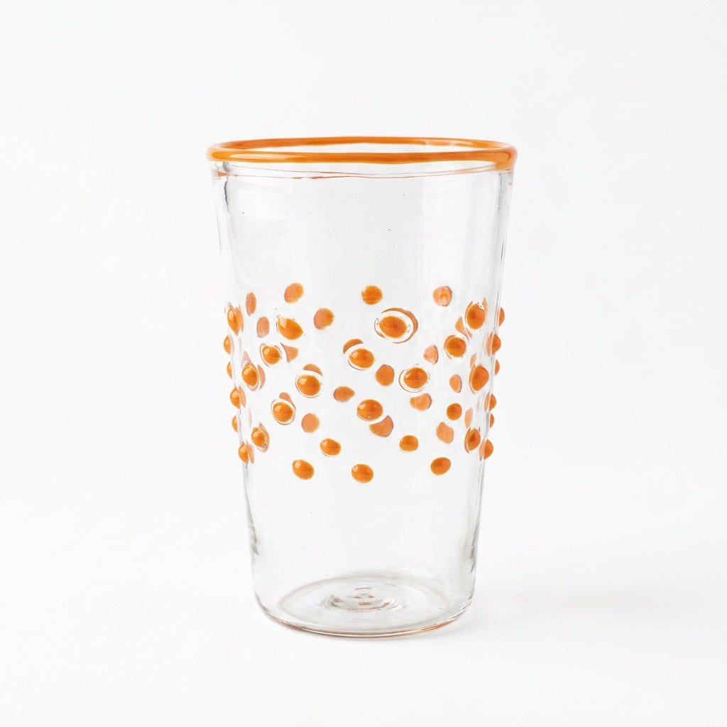 Wasserglas Dots in Farbe Orange auf weißem Hintergrund