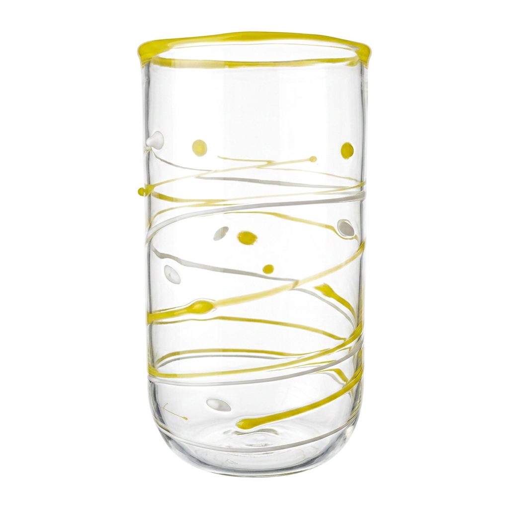 Wasserglas Tumbler mit gelben Linien auf weißem Hintergrund