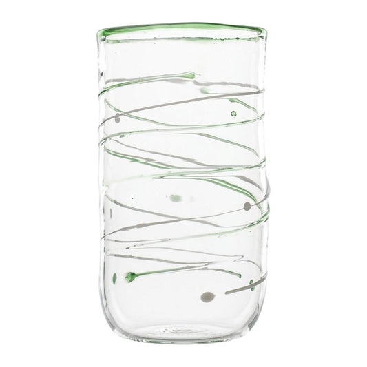 Wasserglas Tumbler mit grünen Linien auf weißem Hintergrund
