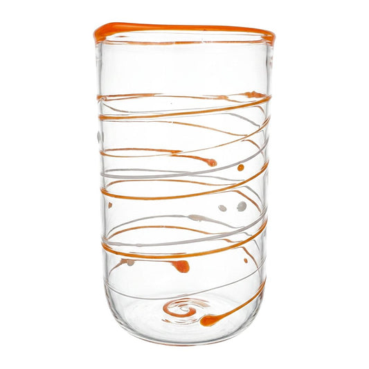 Wasserglas Tumbler mit orangen Linien auf weißem Hintergrund