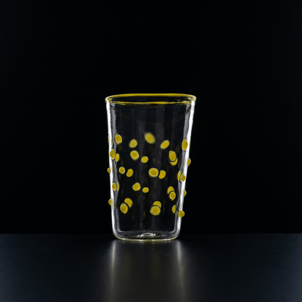 Wasserglas Dots in Farbe Gelb auf schwarzem Hintergrund #farbe_Gelb