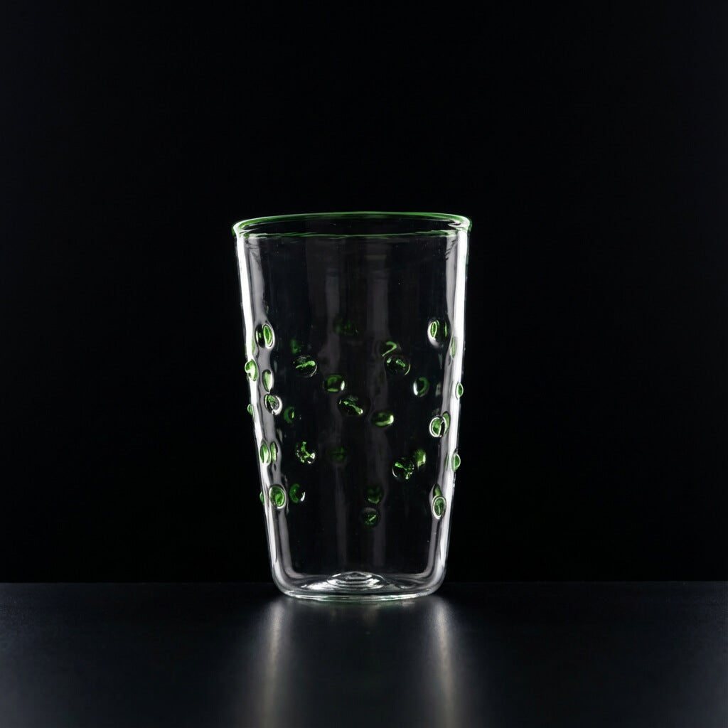 Wasserglas Dots in Farbe Grün auf schwarzem Hintergrund #farbe_Gelb