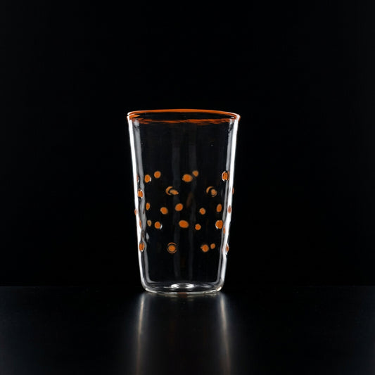 Wasserglas Dots in Farbe Orange auf schwarzem Hintergrund #farbe_Orange